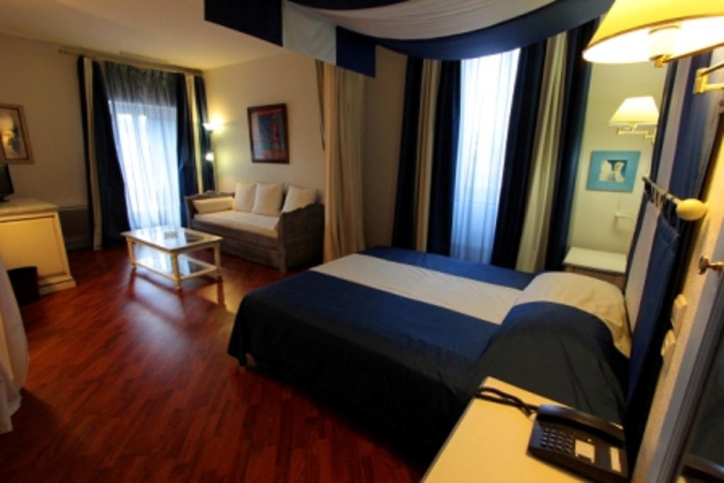 Hotel Moderne Et Pigeon ليمو الغرفة الصورة